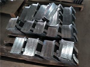 Como melhorar o acabamento superficial de peças metálicas estampadas?